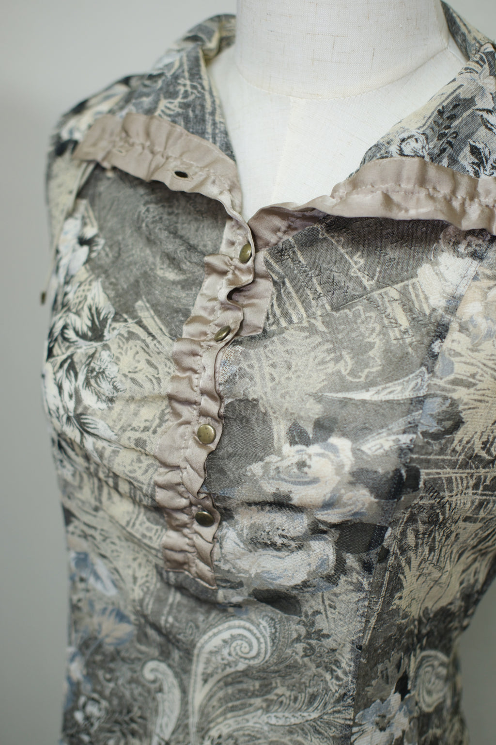 Grey Floral Mesh Ruffle Collar Sleeveless Top