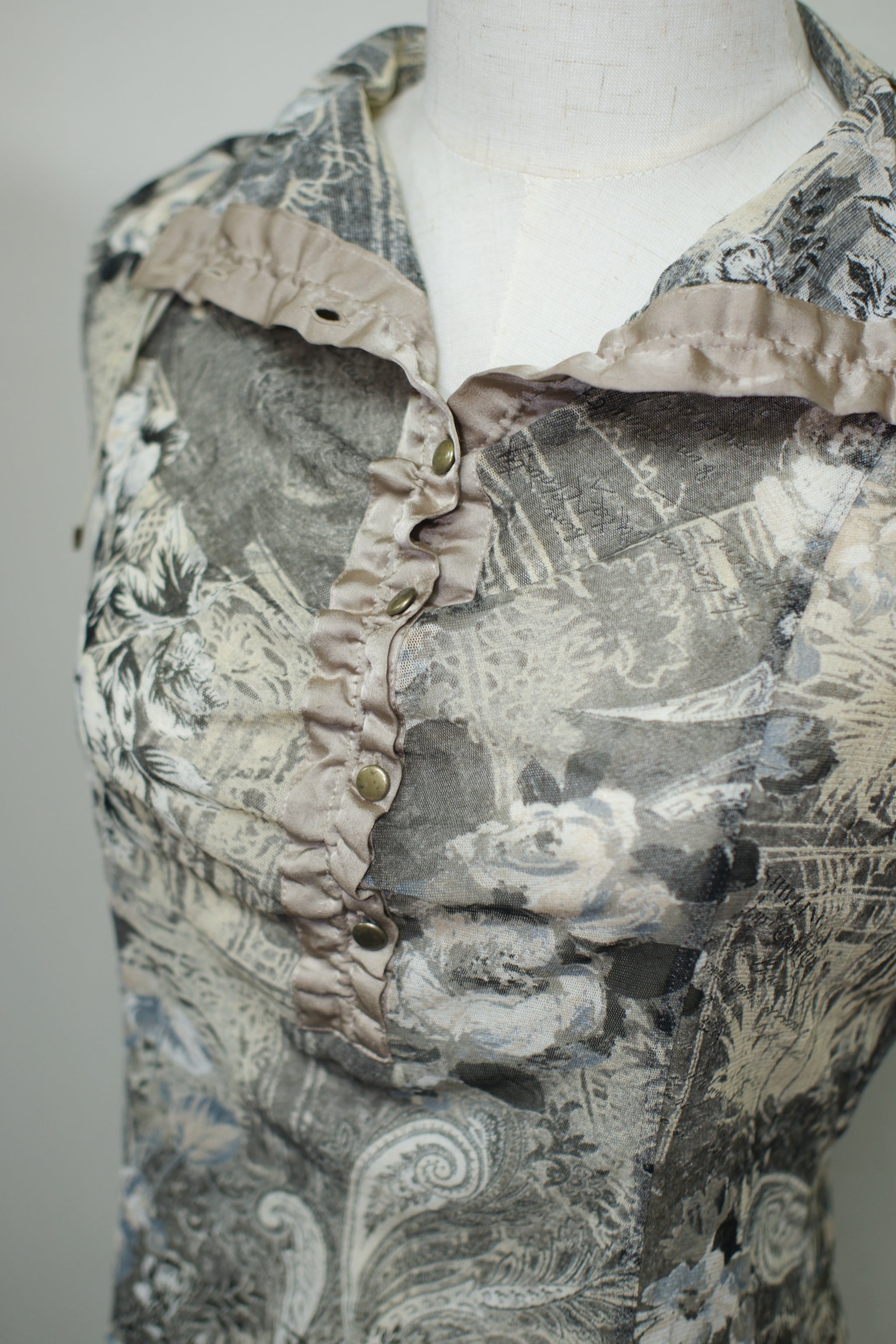 Grey Floral Mesh Ruffle Collar Sleeveless Top