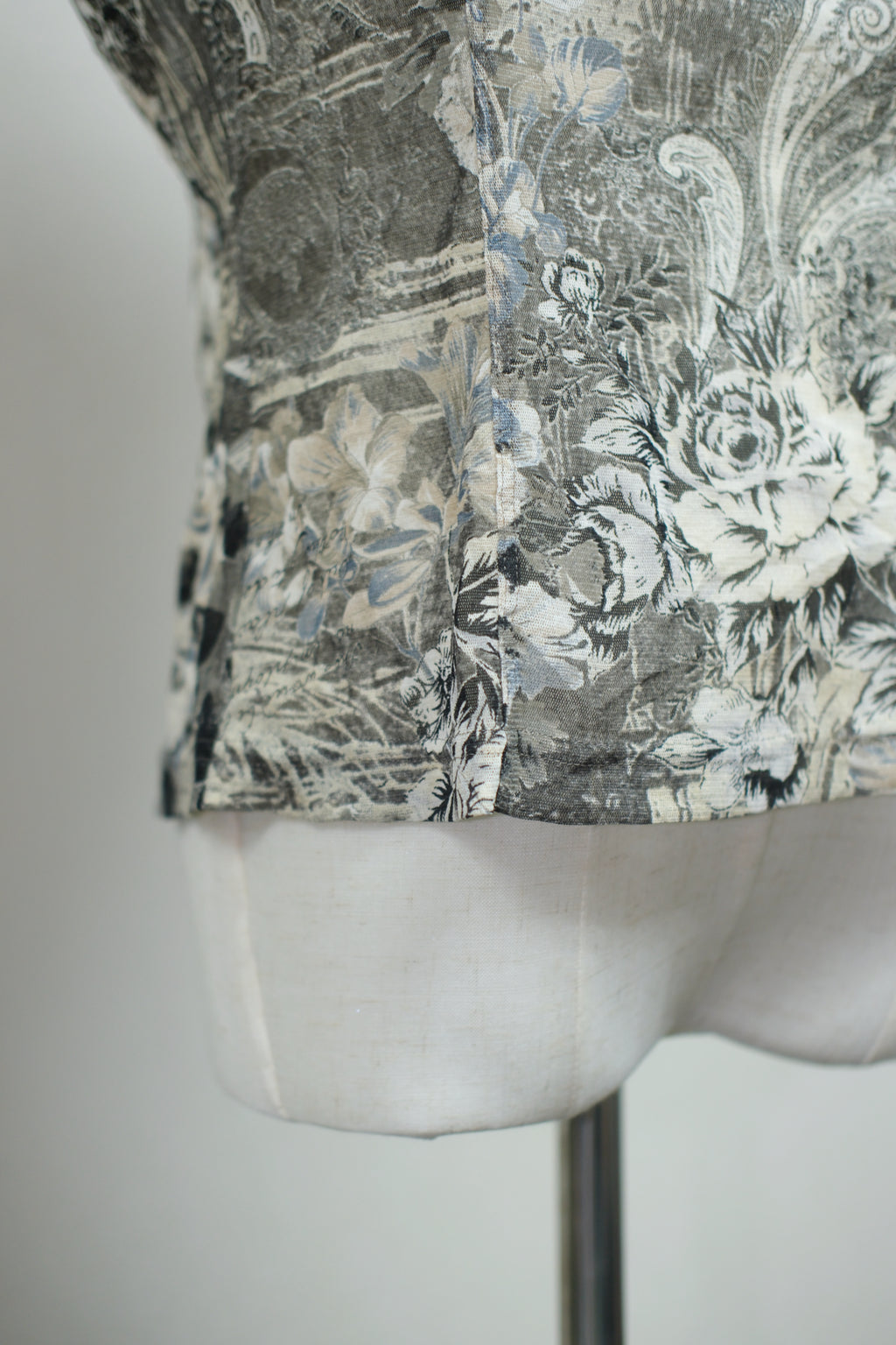 Grey Floral Mesh Ruffle Collar Sleeveless Top
