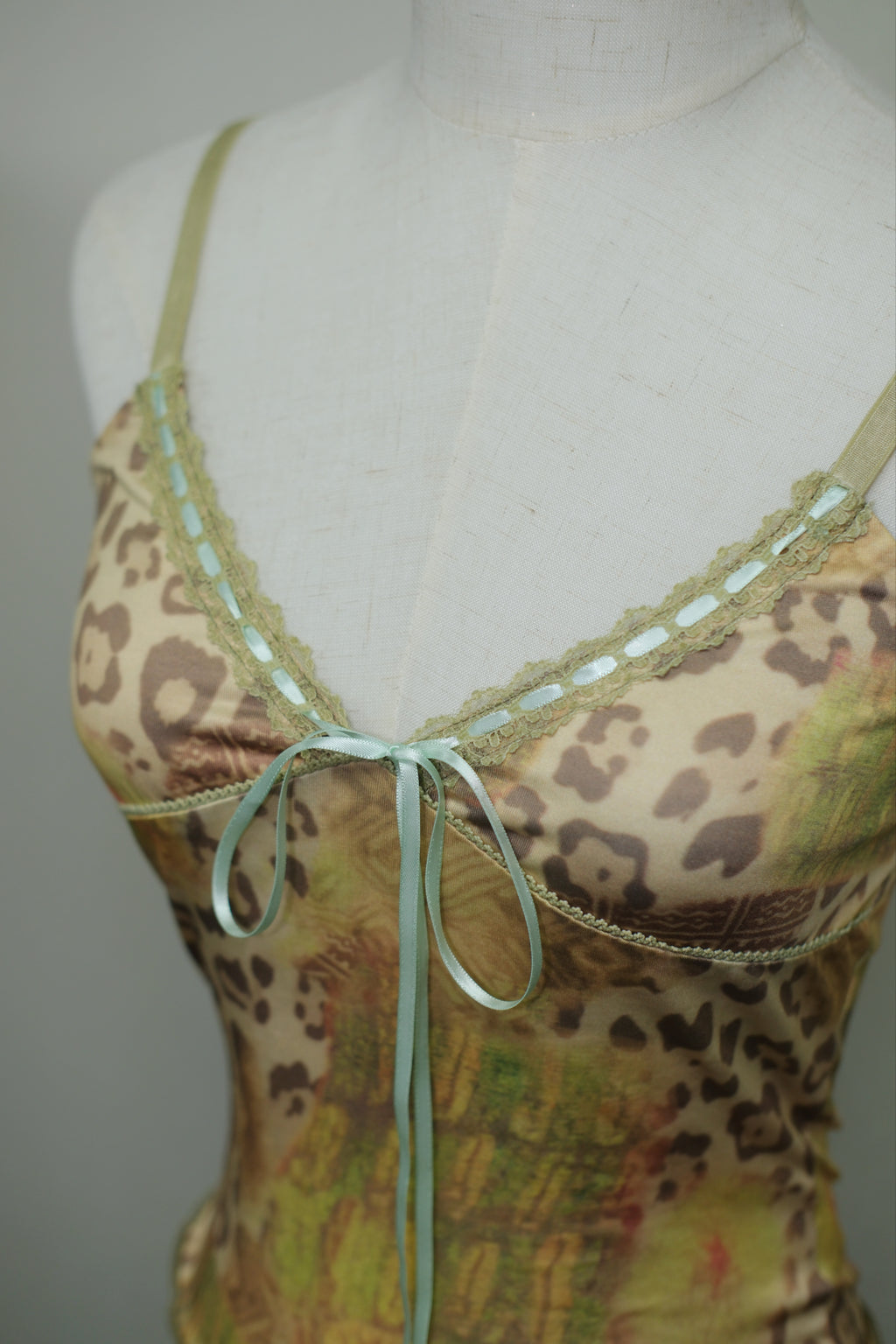 Light Green Lace Trim Tie Retro Leopard Crop Cami