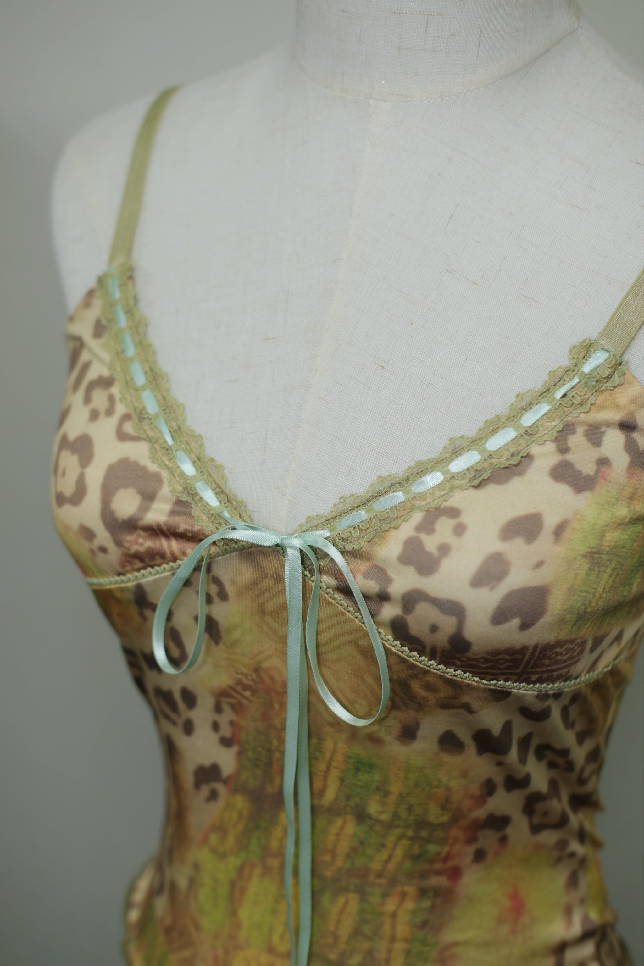 Light Green Lace Trim Tie Retro Leopard Crop Cami