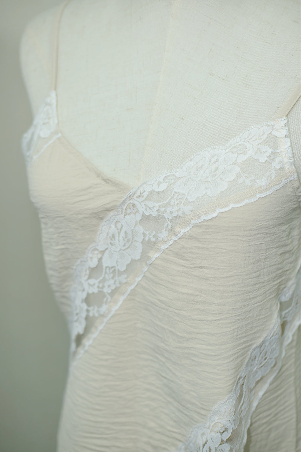 Off-White Diagonal Lace Irregular Hem Blouse