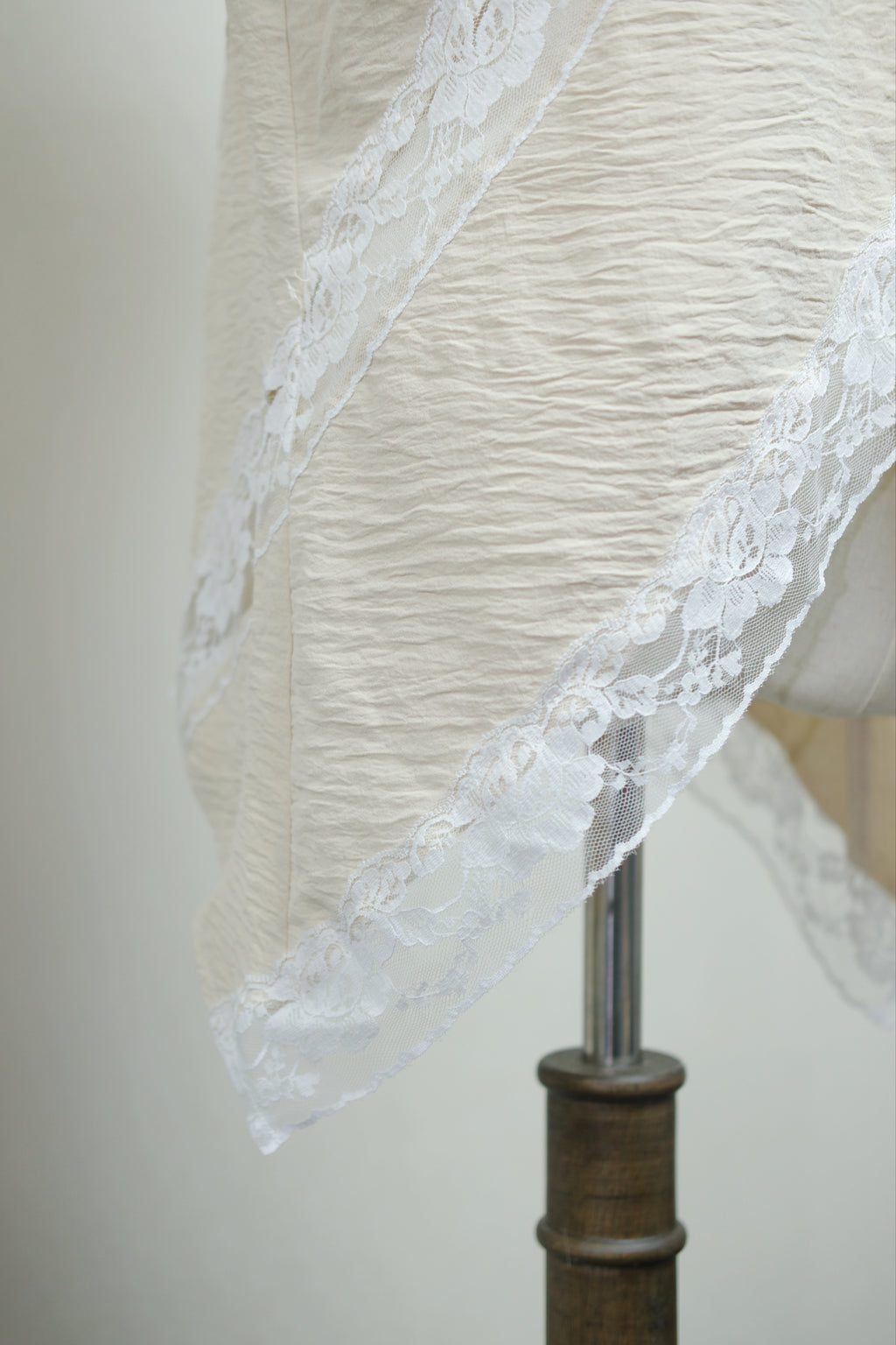 Off-White Diagonal Lace Irregular Hem Blouse