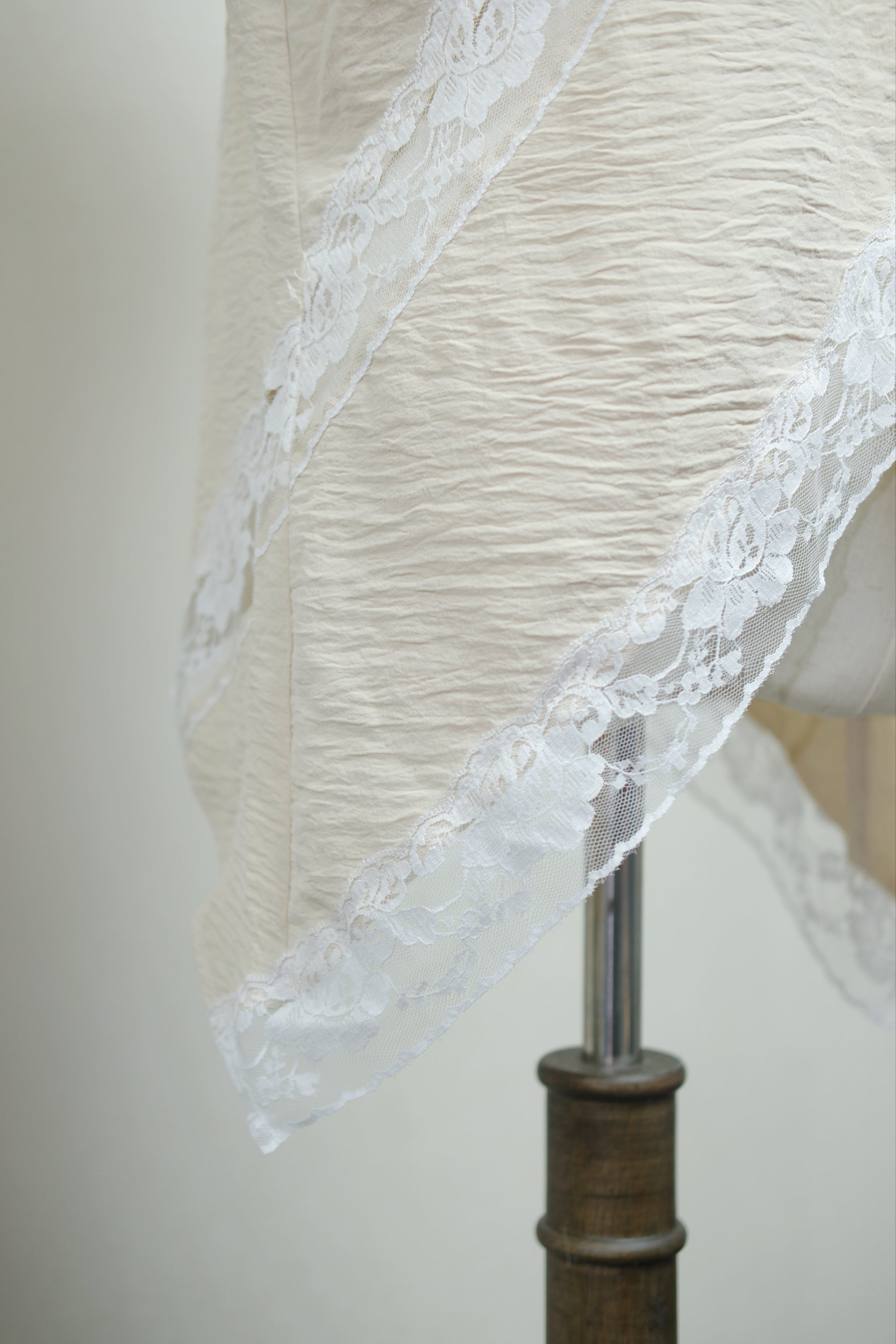 Off-White Diagonal Lace Irregular Hem Blouse
