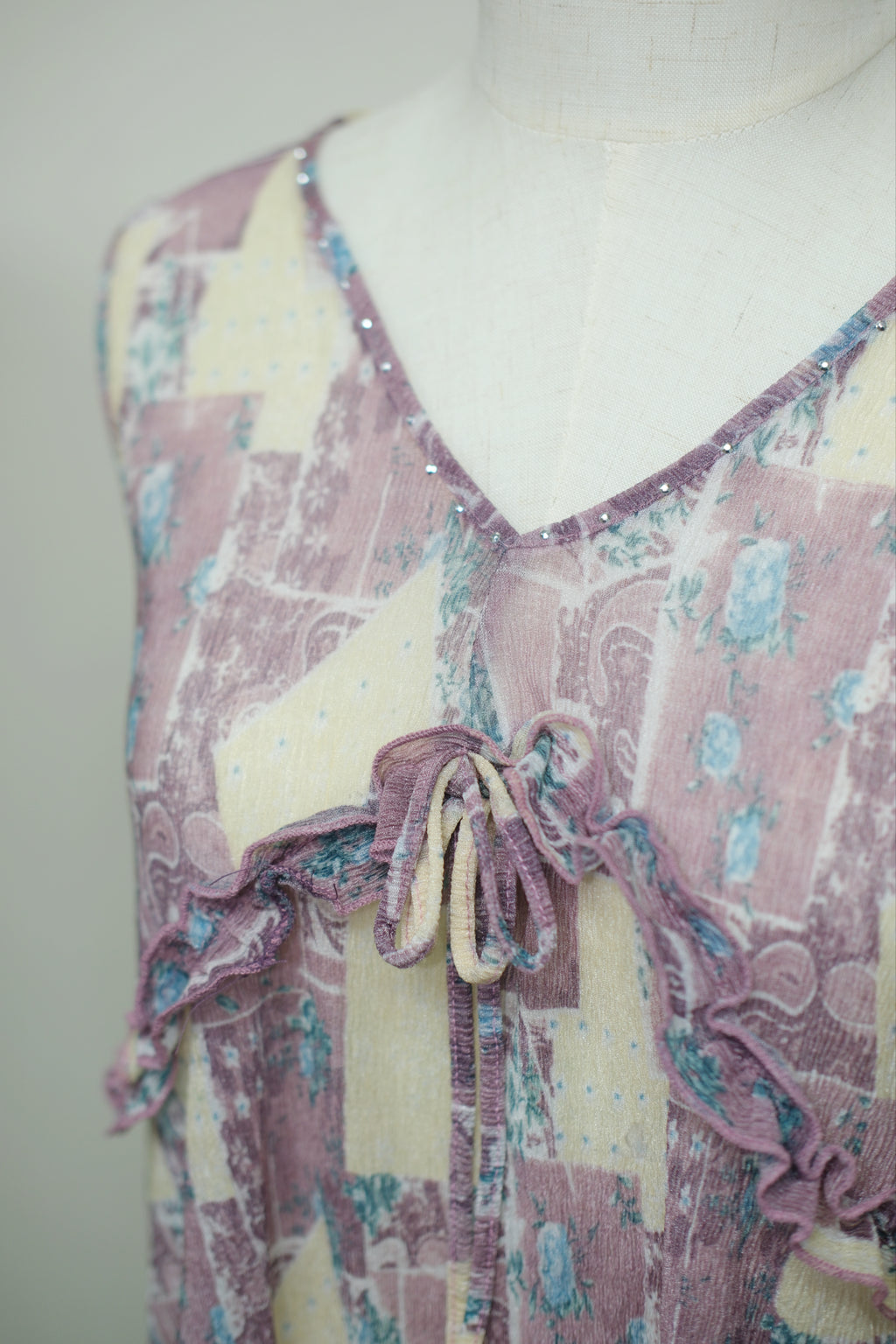 Purple Patchwork Floral V-Neck Ruffle Sleeveless Top