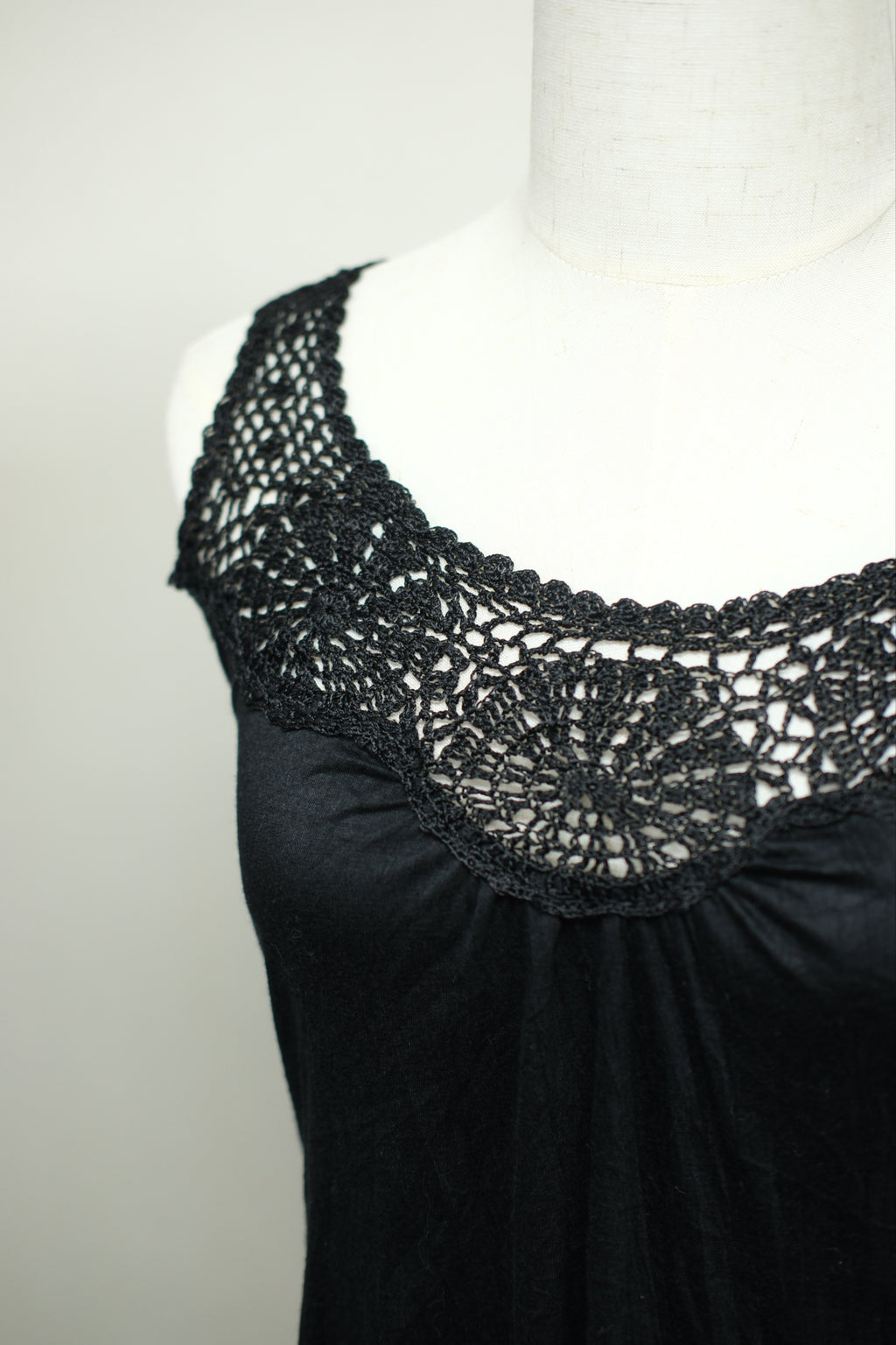 Black Crochet Round‑Neck Sleeveless Wear