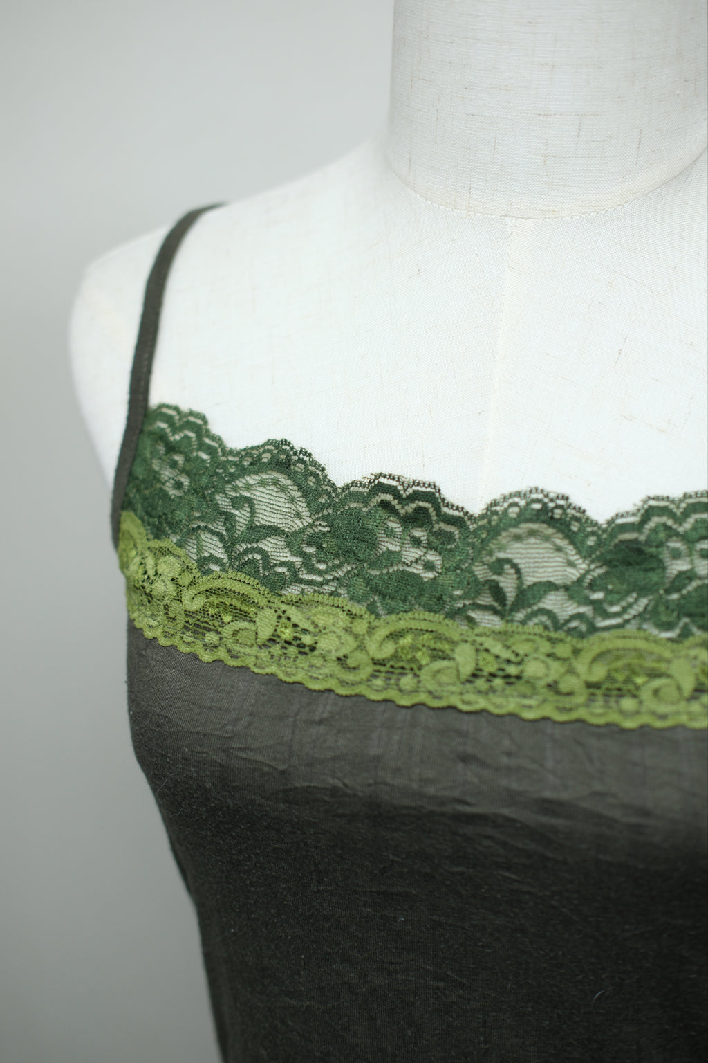 Dark Green Dual‑Layer Lace Neck Wear