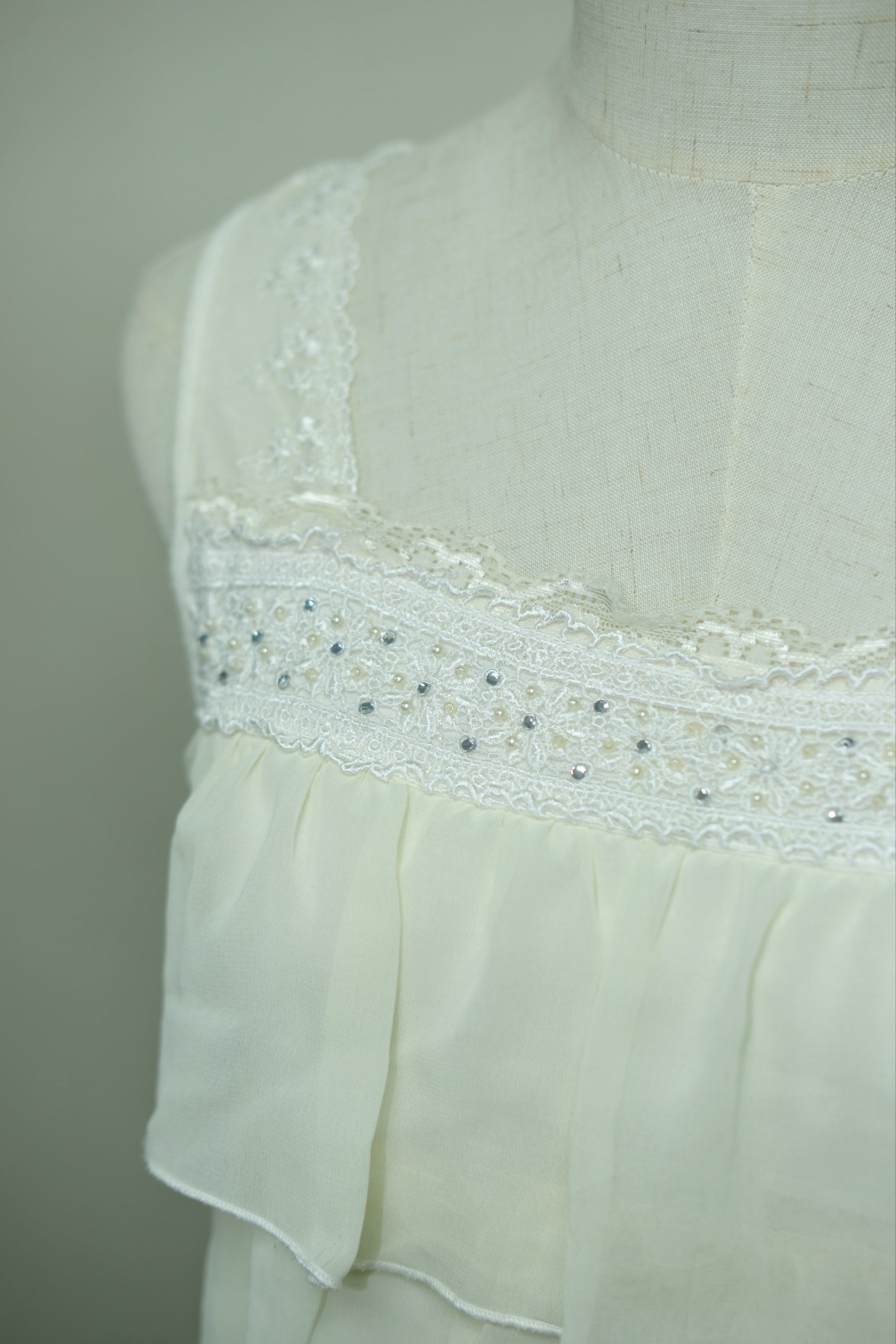 Off‑White Lace Bead Tiered Layer Wear