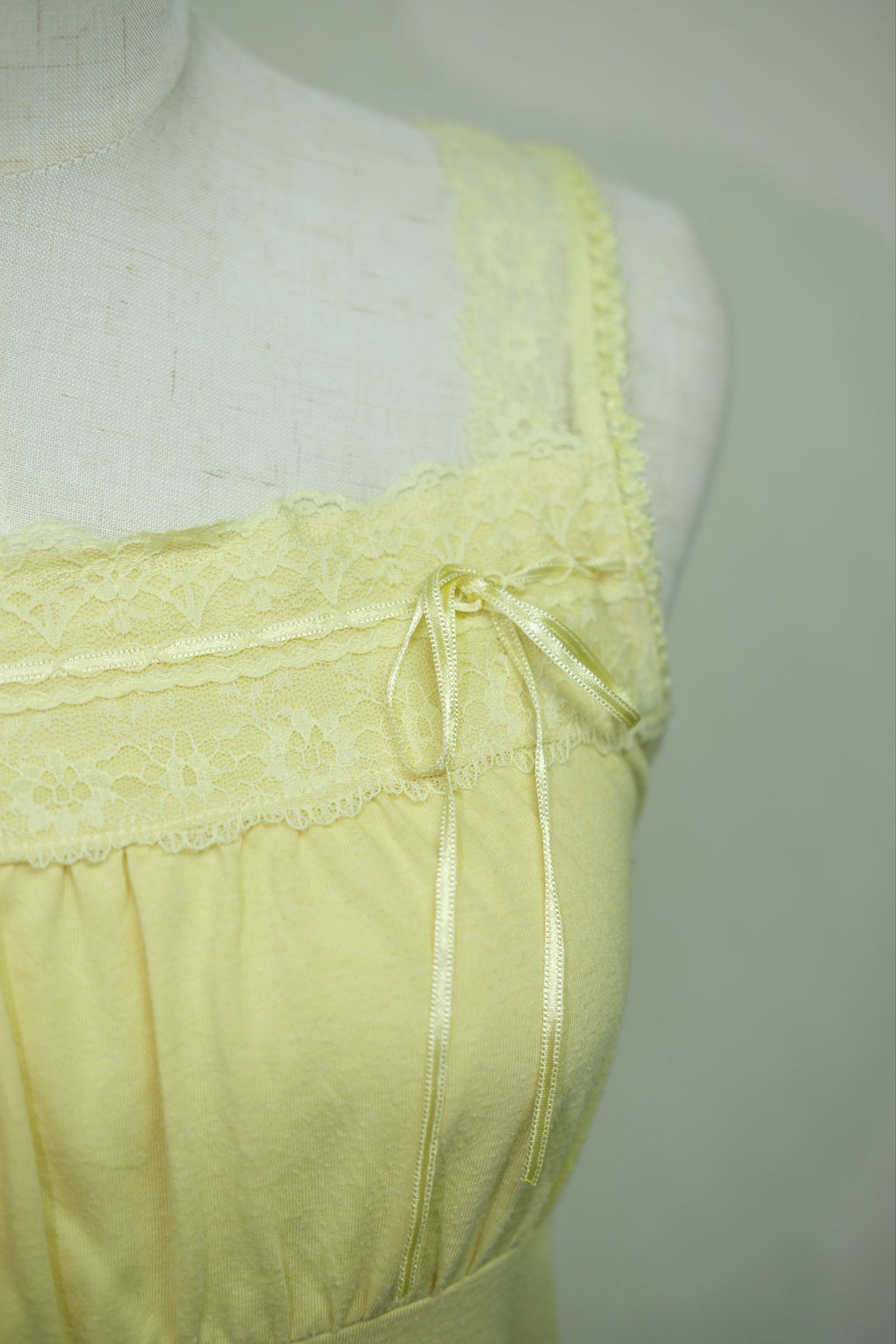 Pale Yellow Bust‑Gather Lace Ribbon Wear