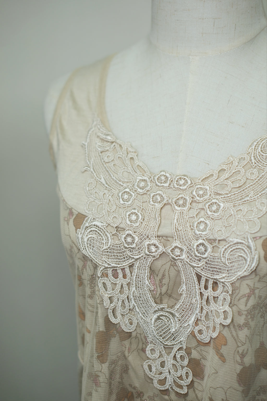 Cream Floral Lace Applique Wear