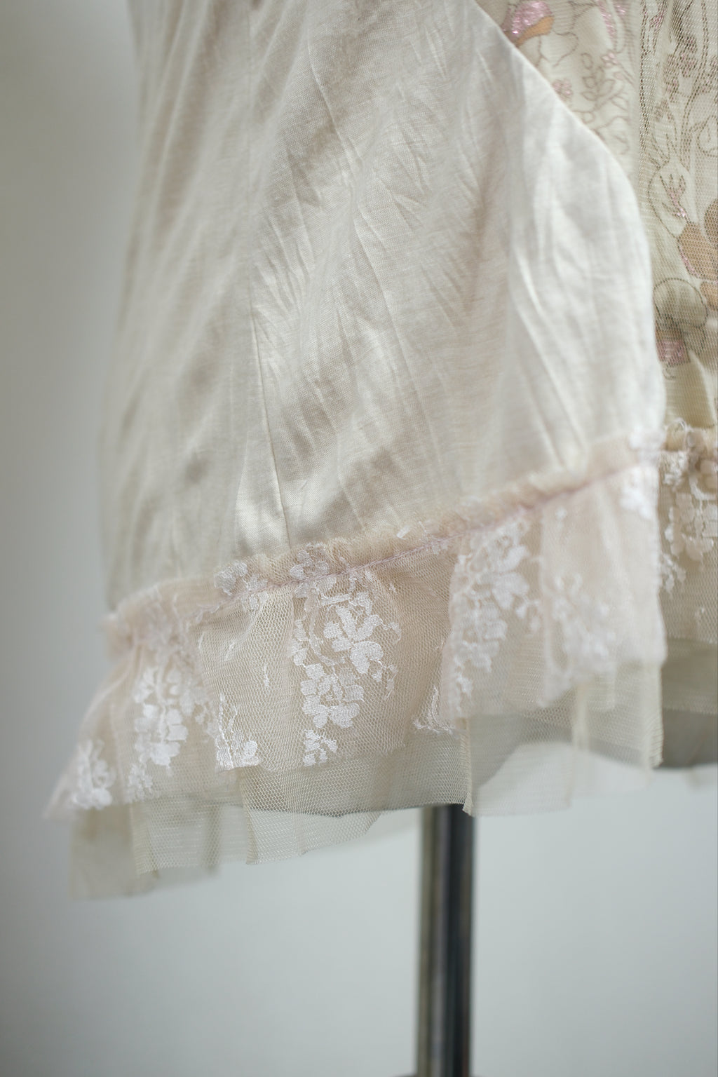 Cream Floral Lace Applique Wear