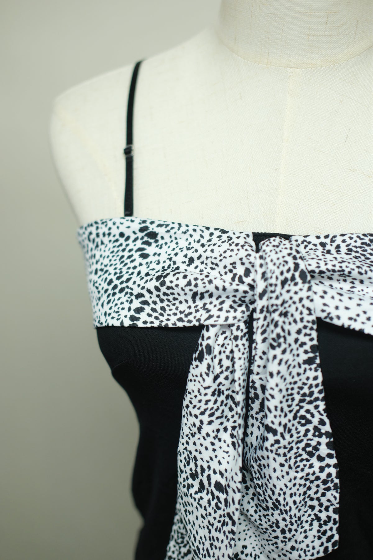 Black‑White Dalmatian‑Dot Bustier Faux‑Layer Wear