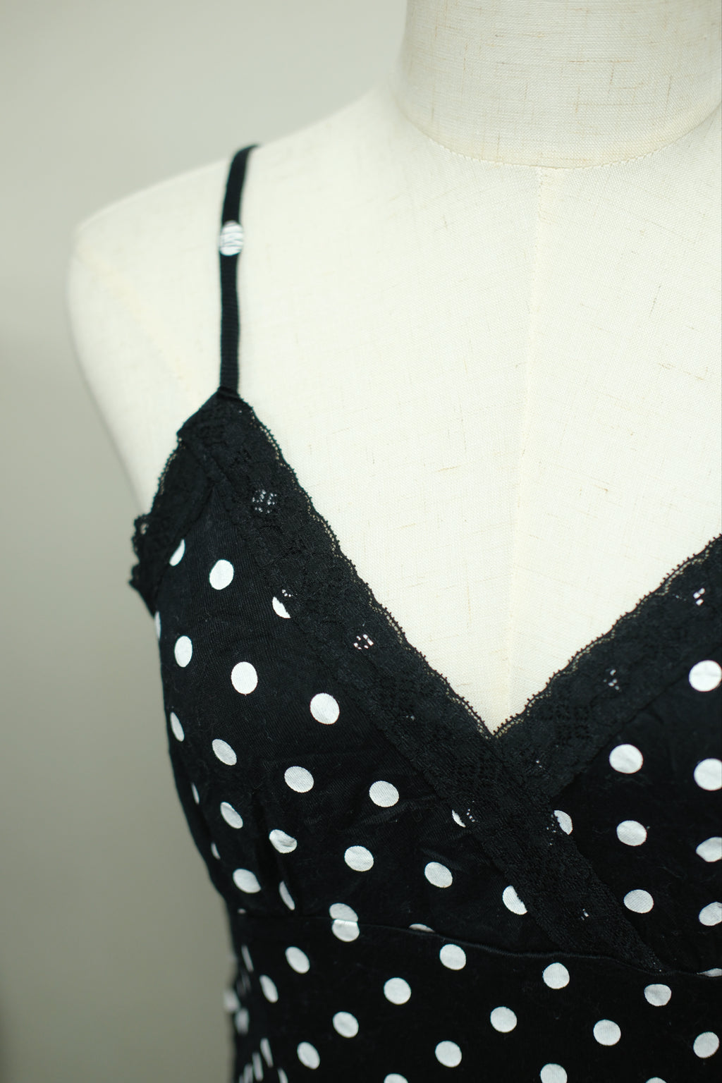 Black White Polka-Dot V-Neck Lace Wear