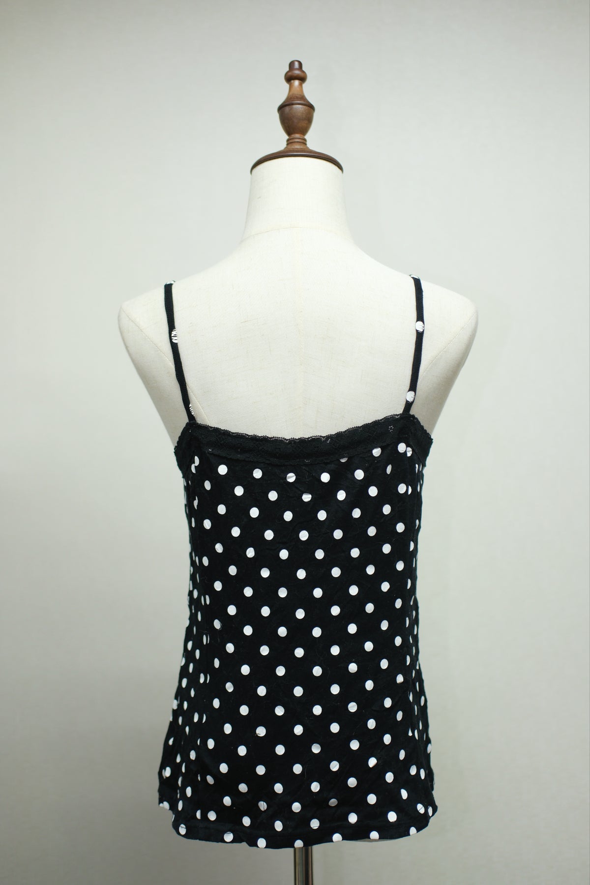 Black White Polka-Dot V-Neck Lace Wear