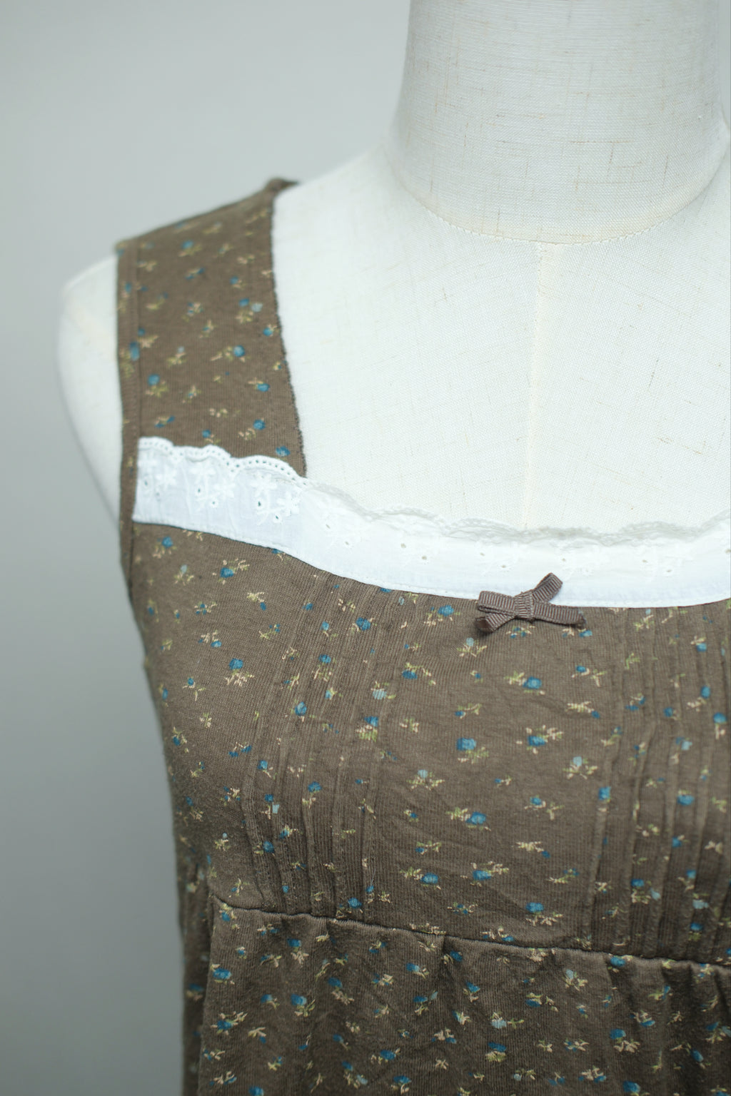 Brown Ditsy Floral Square-Neck Lace Bow Wear