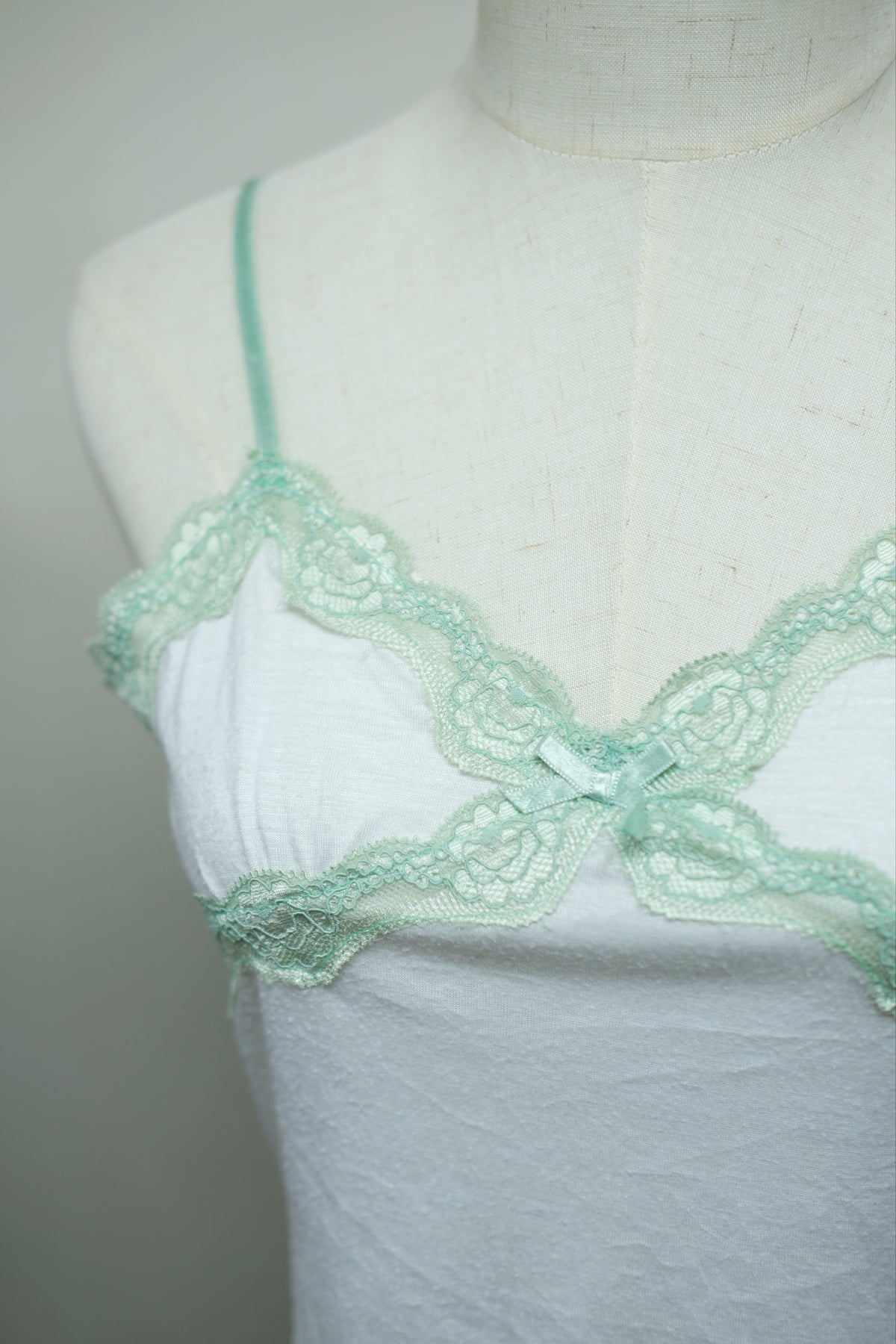 Off-white Light Green Lace V-Neck Bow Wear