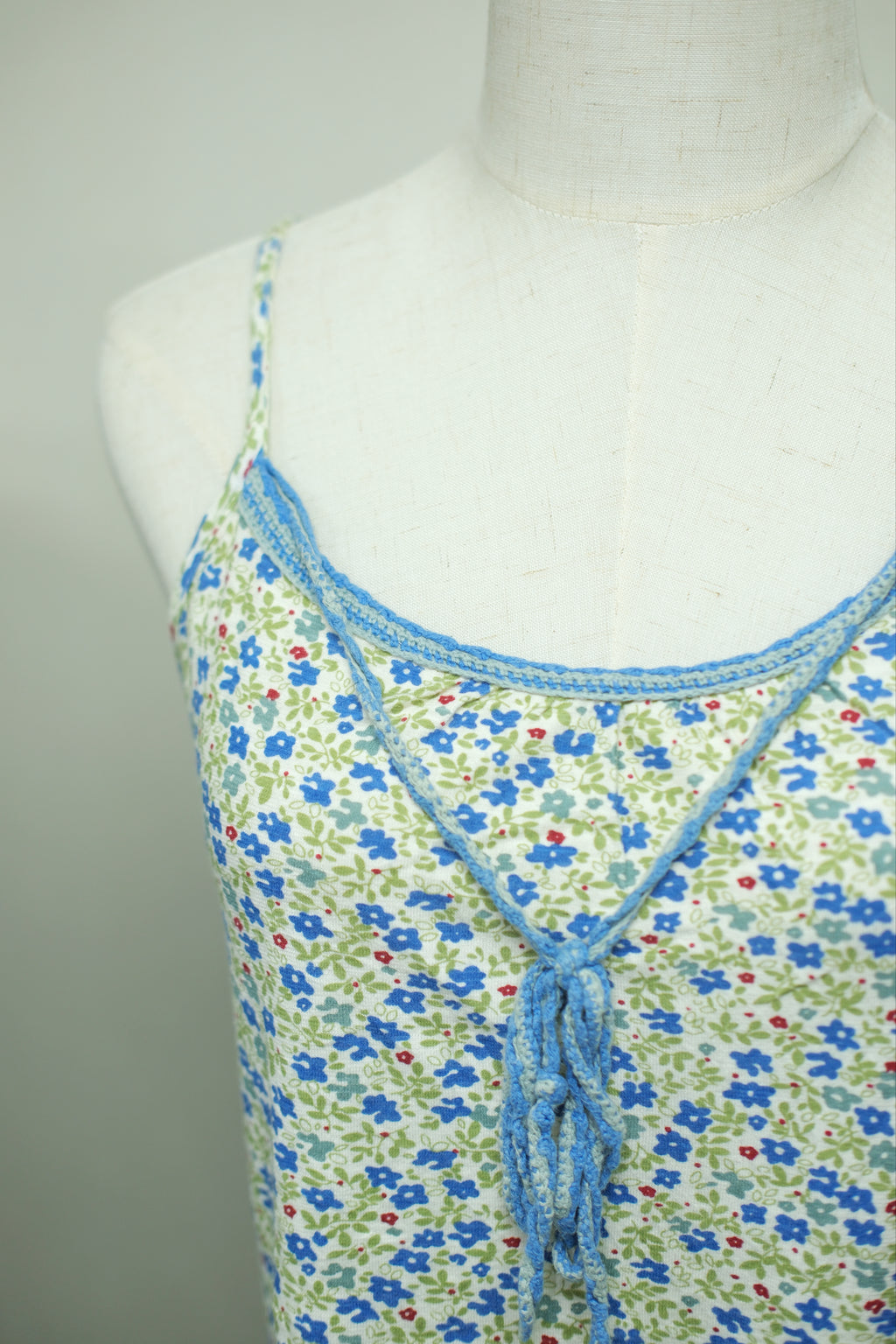 Light Base Blue Green Floral Front Tie Wear