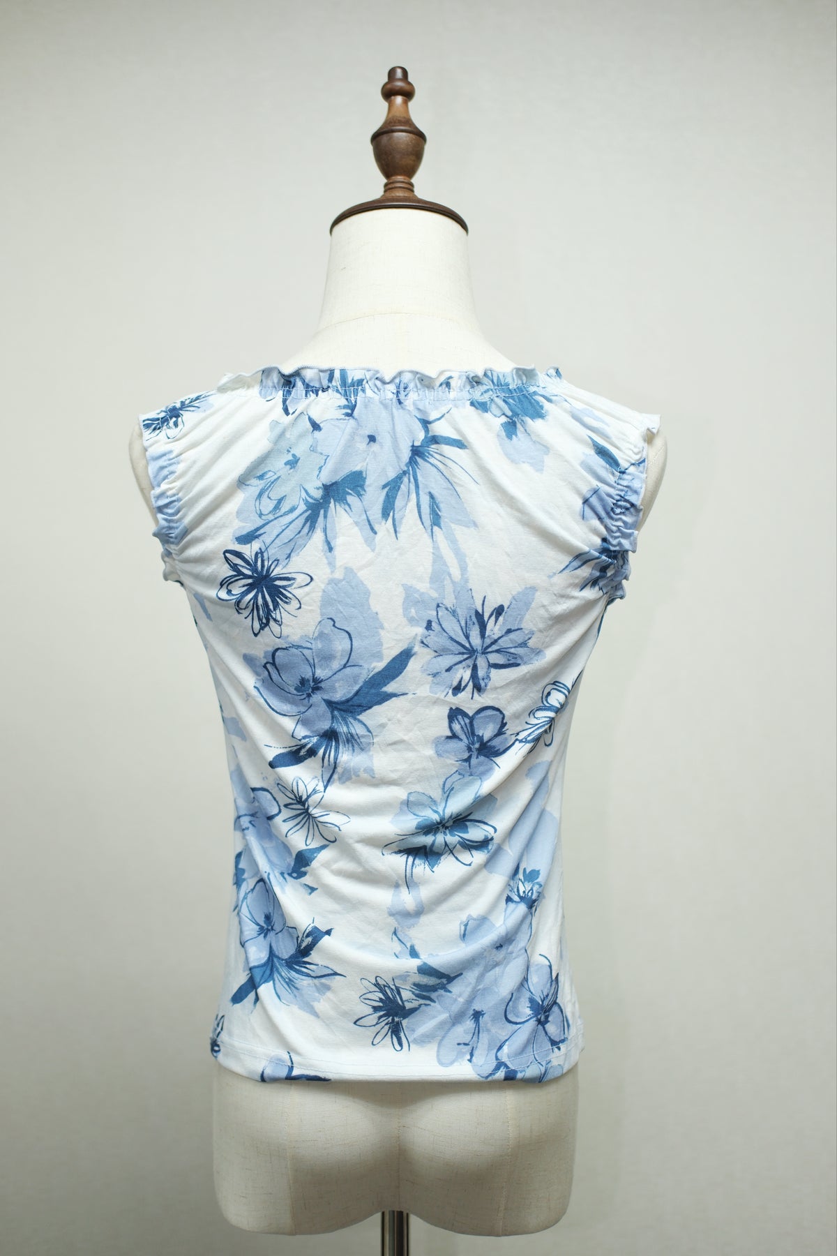 White Base Blue Floral V-Neck Ruching Ruffle Wear