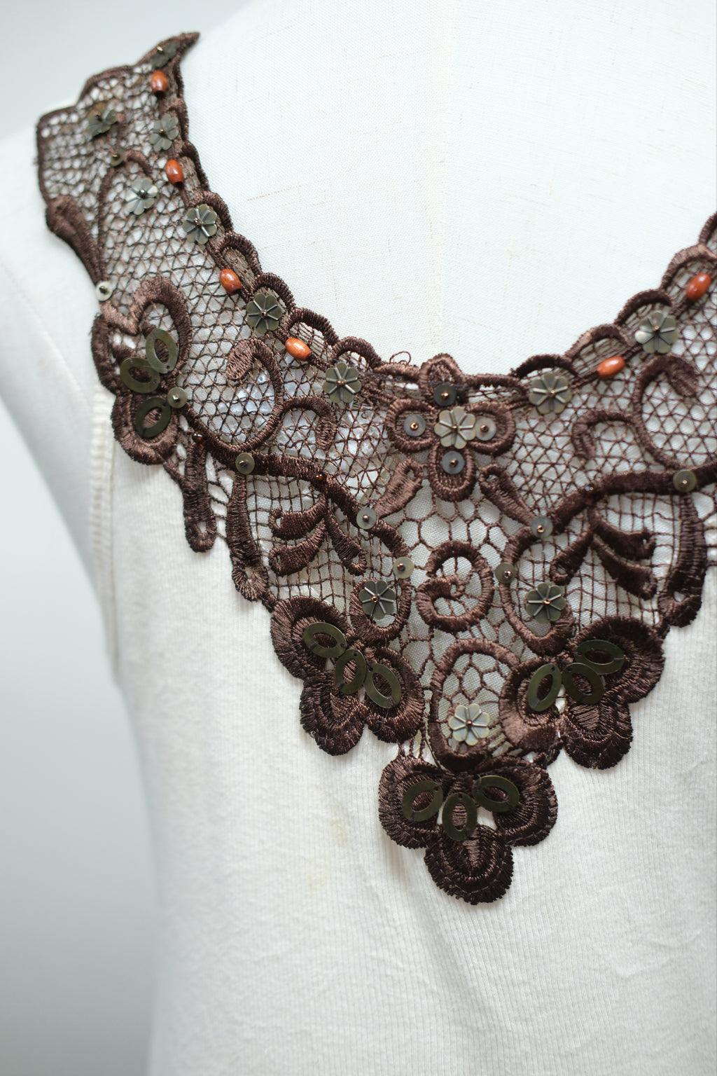 Off-white Sleeveless Tank Top with Heavy Embroidery Lace Back