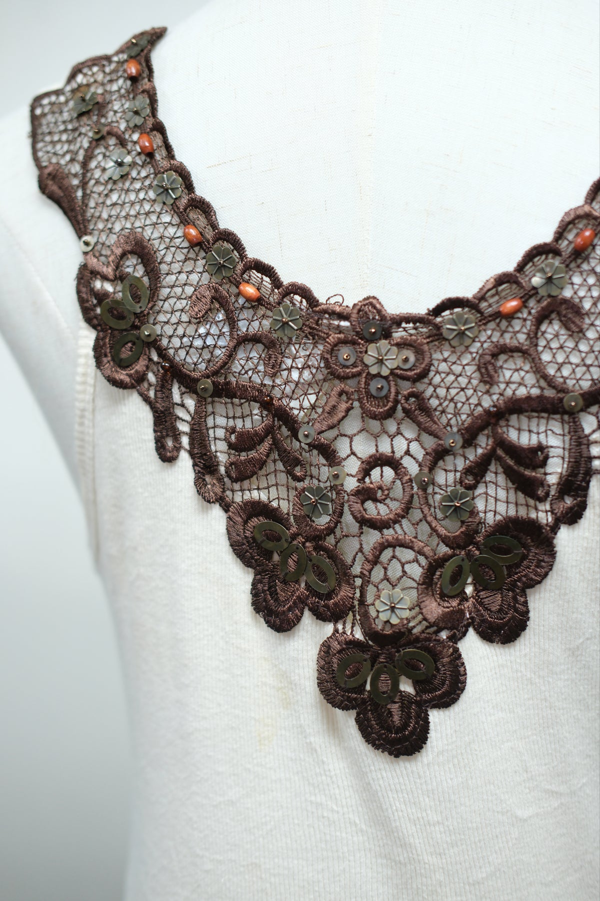 Off-white Sleeveless Tank Top with Heavy Embroidery Lace Back