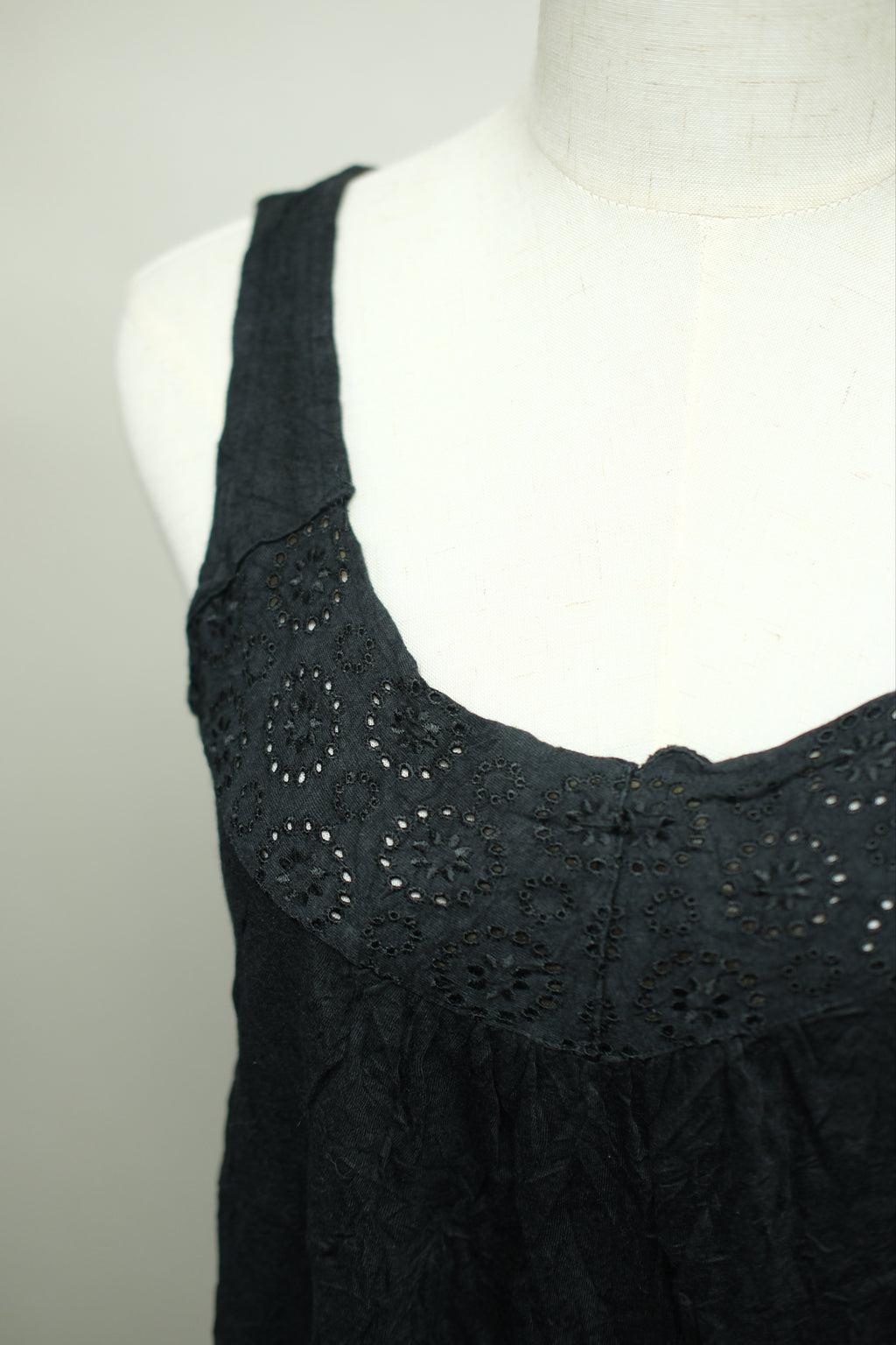 Black Heollow Embroidered Sleeveless Tank Top