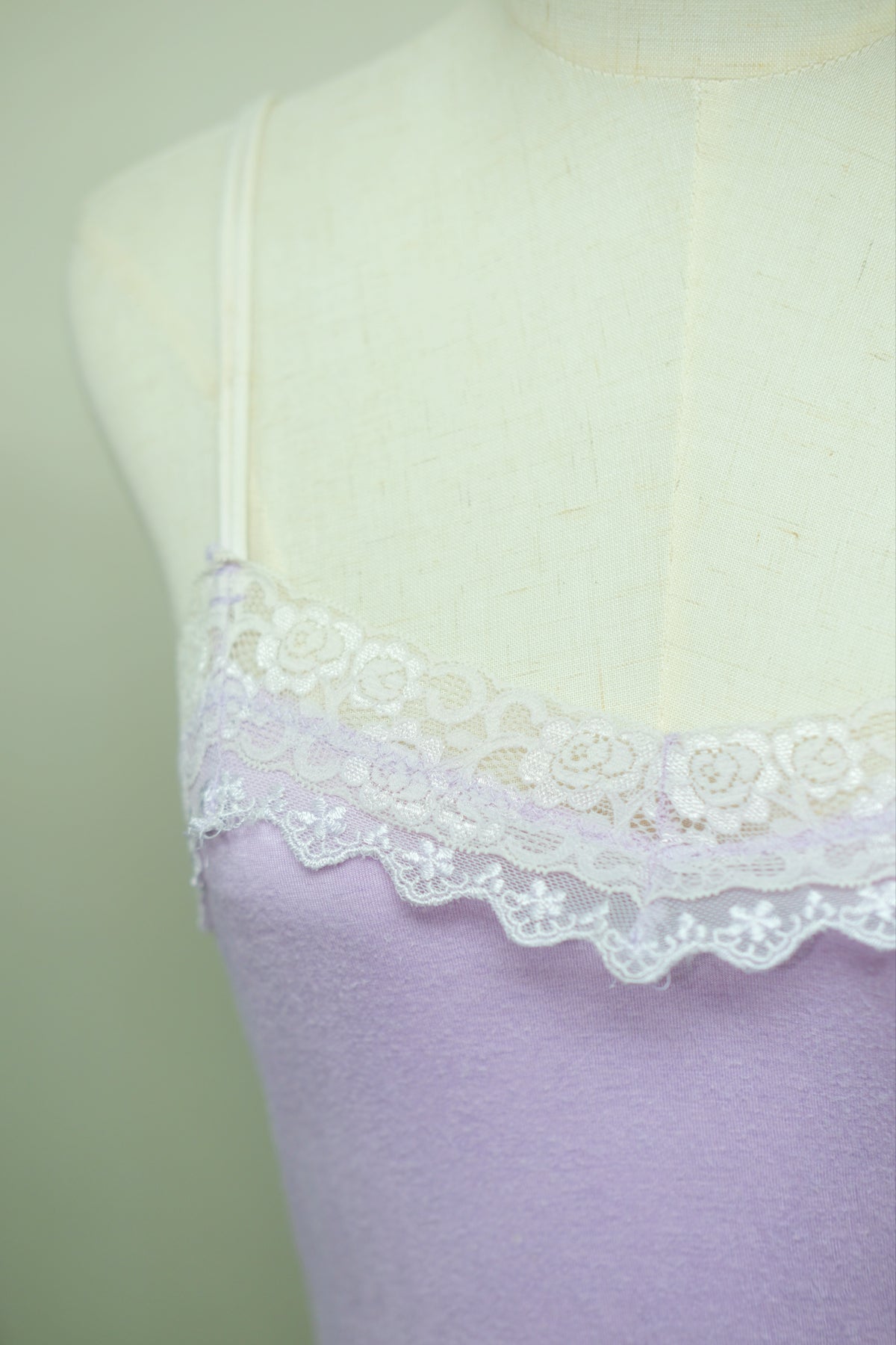 Light Lavender Scalloped Lace Slim Fit Knit Tank