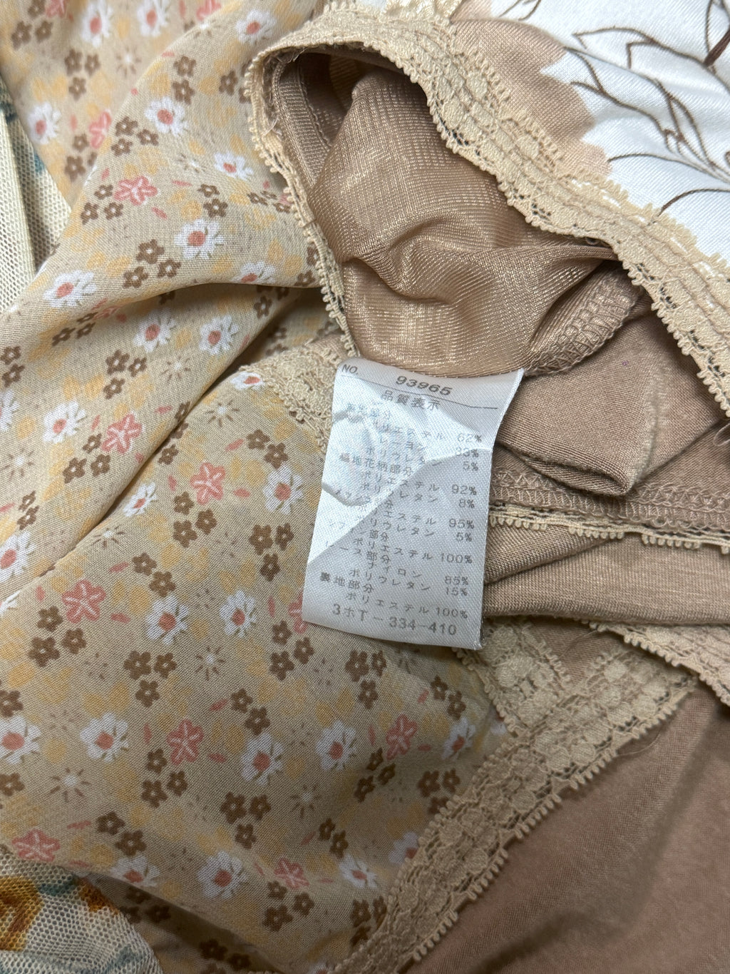 Style Beige Mixed Floral Print Top