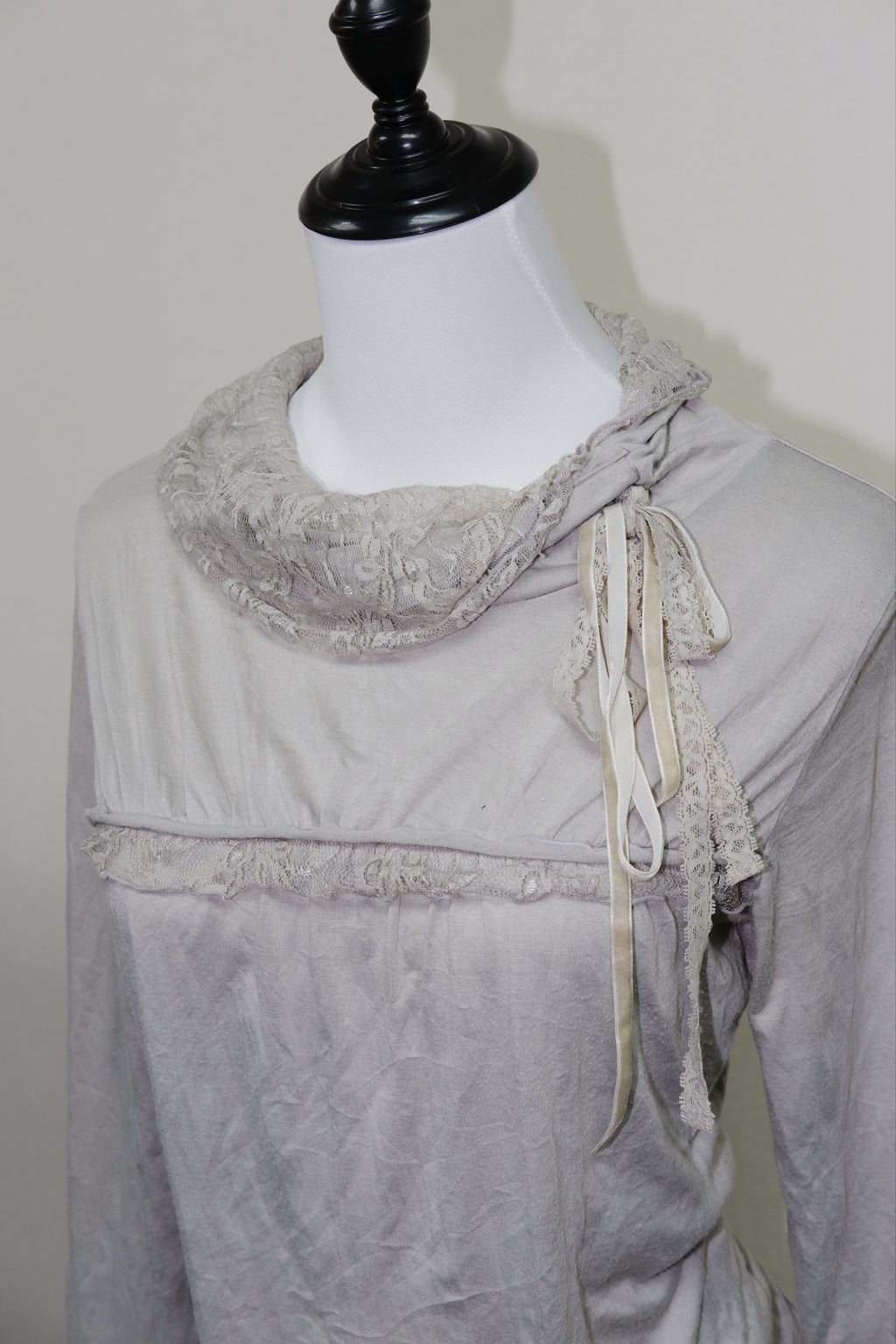 Light Gray Lace Trim Long Sleeve Top