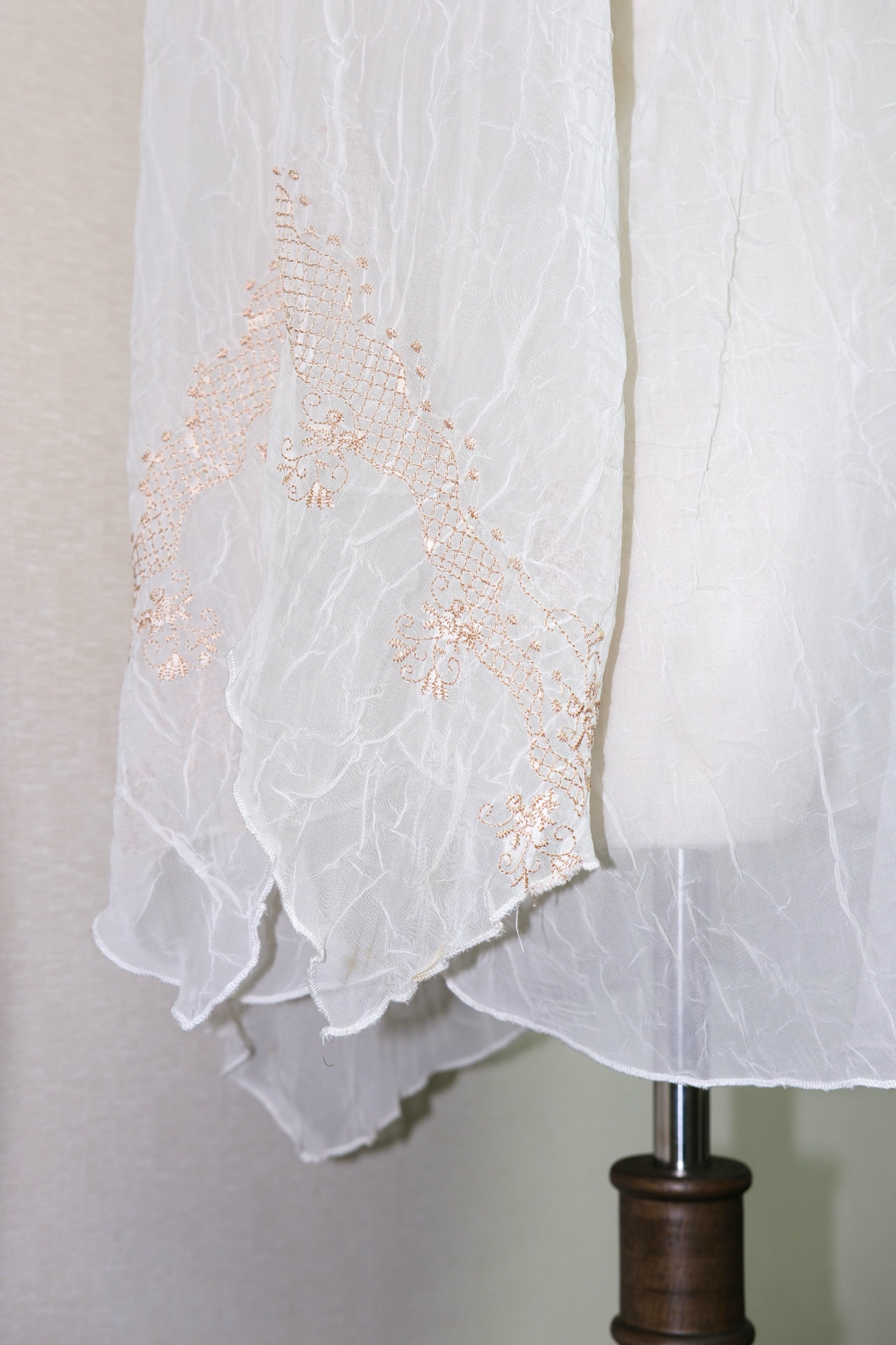 Off-White Embroidered V-Neck Loose Flare Sleeve Chiffon Tunic